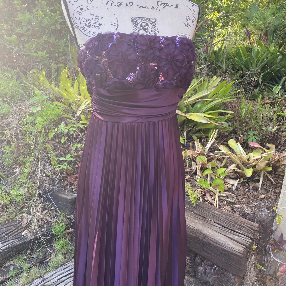 Vintage Plum Satin Pleated Gown Strapless Sequin Floral Bodice Maxi Formal size5 - Picture 3 of 16
